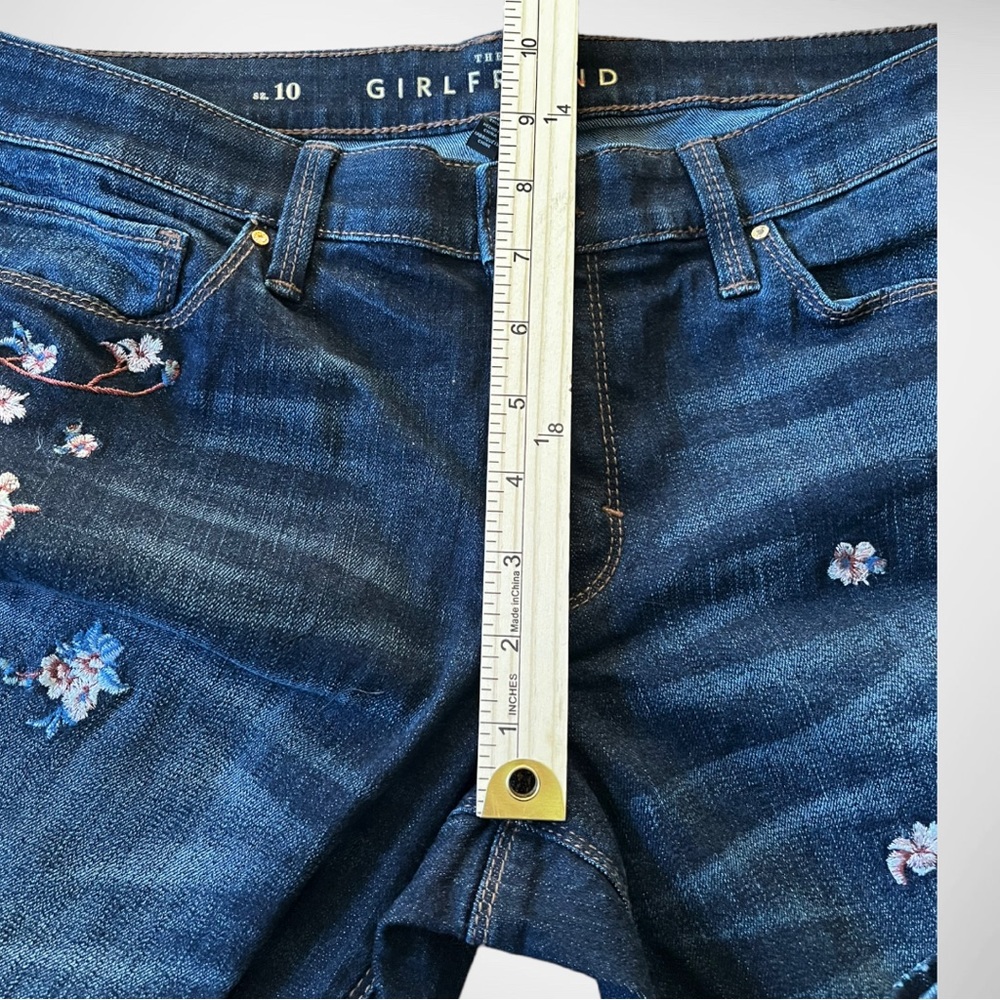 White House Black Market WHBM Dark Blue Floral Embroidered Jeans - Picture 6 of 11